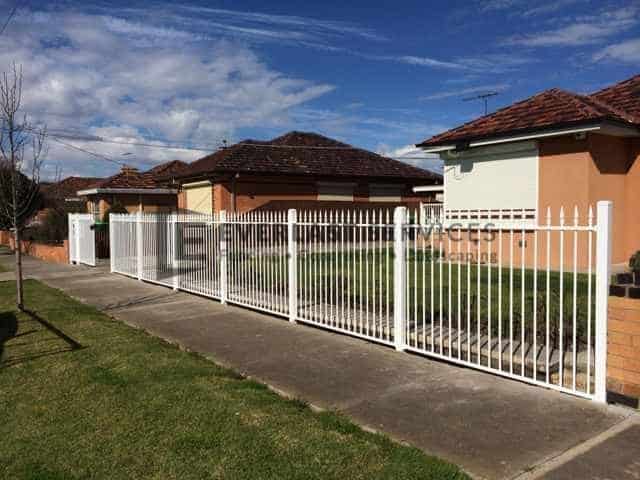 SF14 - White Level Spear Steel Fencing Panel - Footscray