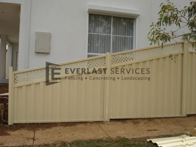 CB21 - Colourbond with Lattice - Laverton