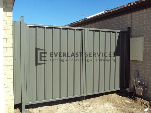 DG15 - Meadow Colourbond Double Gate - Hoppers Crossing