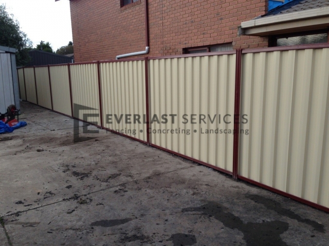 CB4 - Colorbond Fence
