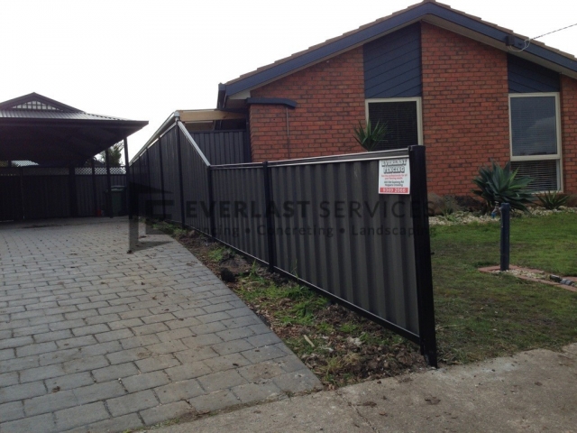CB5 - Black Colorbond Fence