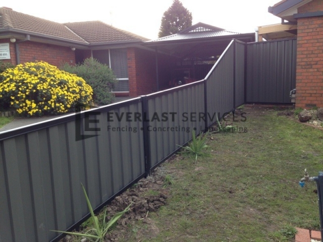 CB6 - Black Colorbond Fence