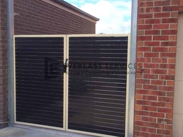 SWG7 - Primrose Frame + Black Slats Double Gate