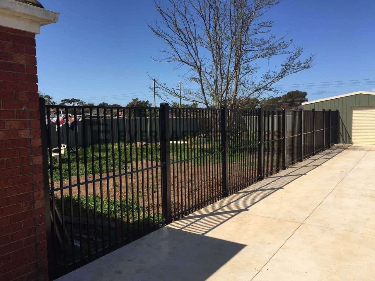 SF96 - Black Flat Top Boundary Fencing