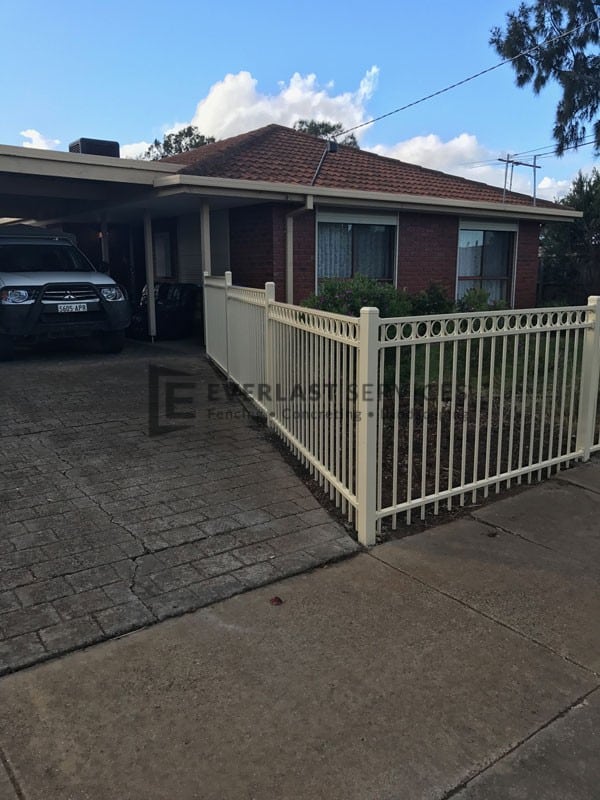 SF146 - Primrose Oxley Ring Driveway Fence
