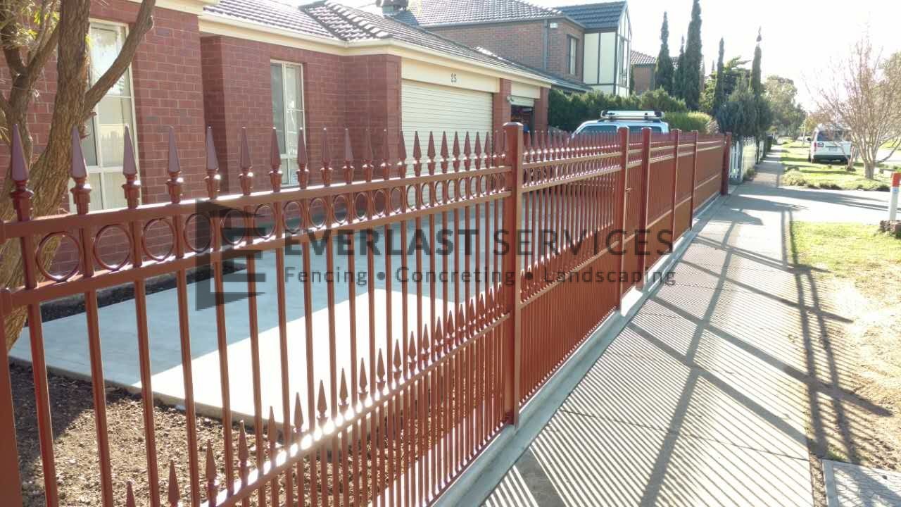SF118 - Manor Red Double Spear Steel Fencing Side View