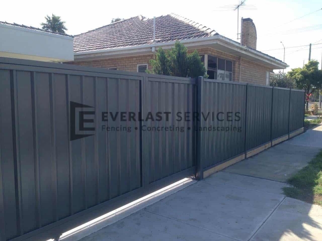 CB39 - Monument Colourbond Sliding Gate