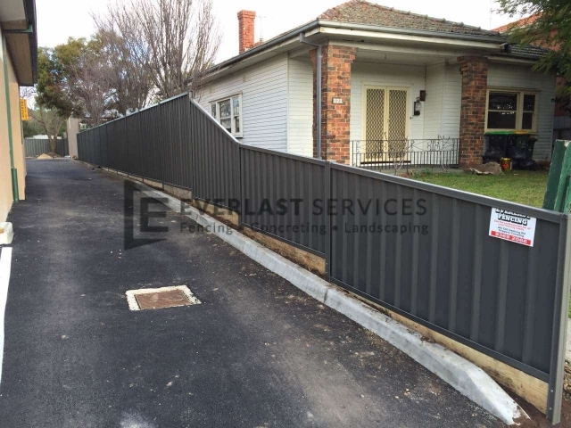 CB35 - Wooldand Grey Colourbond View 3
