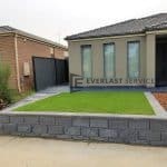 L190 - Front Versablock Retaining Wall + Synthetic Grass