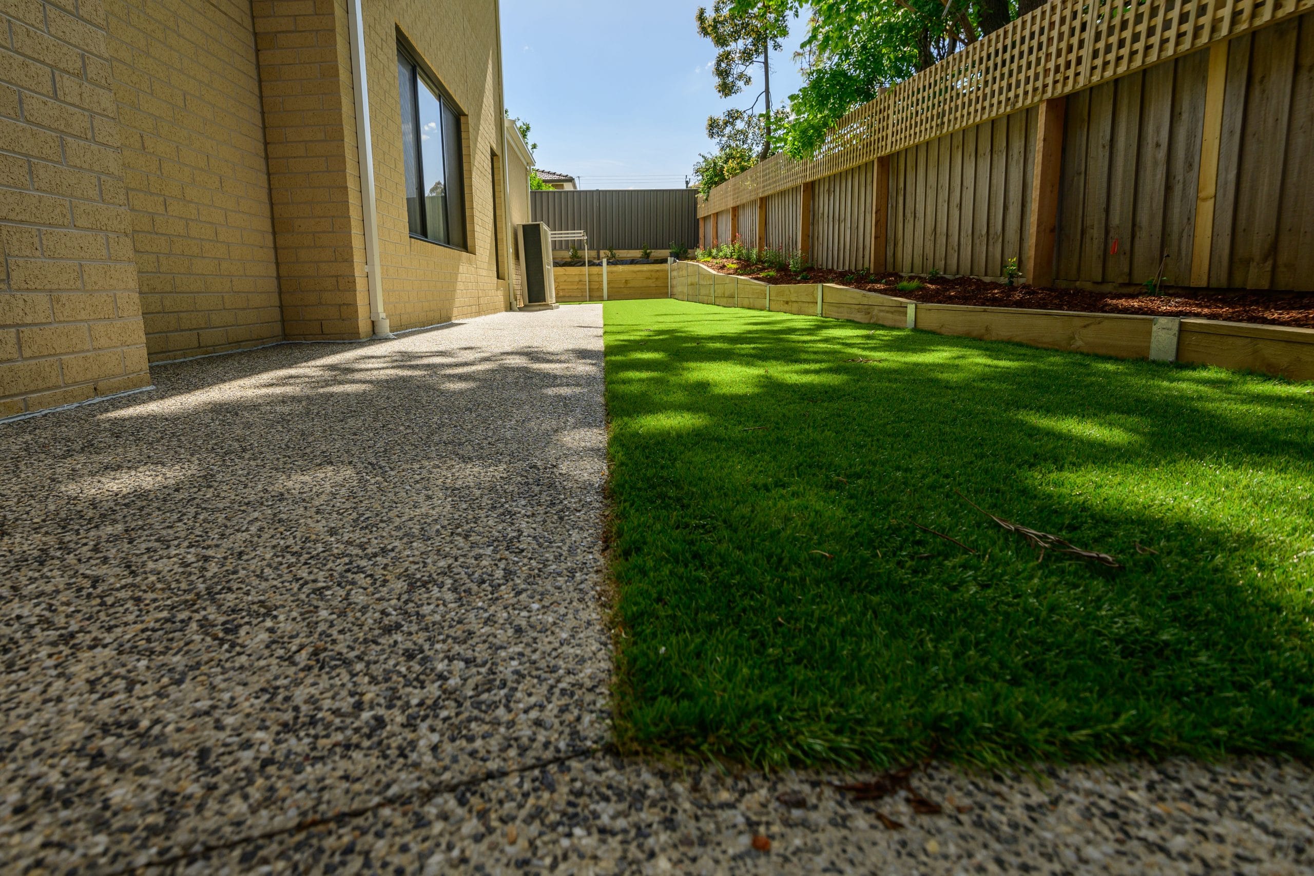 L261 - Doncaster East - Garden path and grass