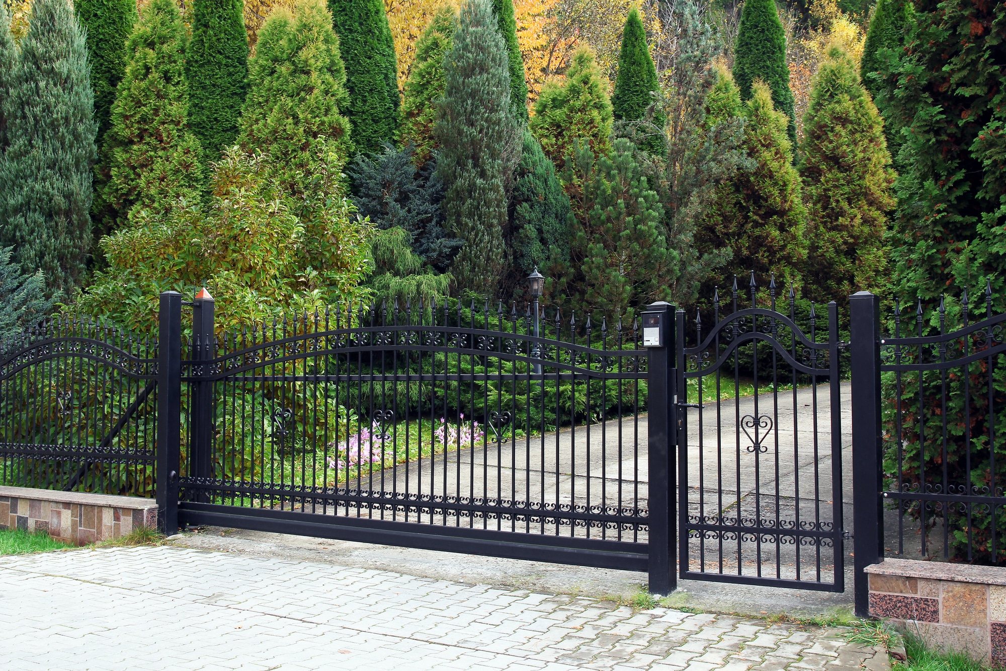 how does an automatic gate work