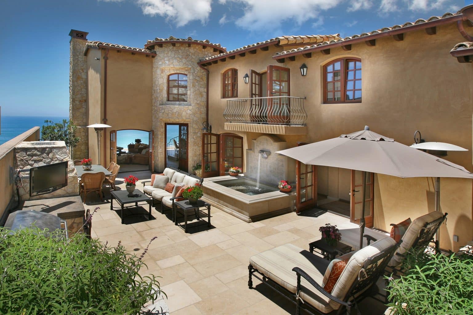 Mediterranean style courtyard | Everlast Services