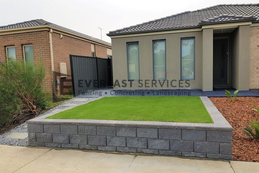 L190 - Front Versablock Retaining Wall + Synthetic Grass