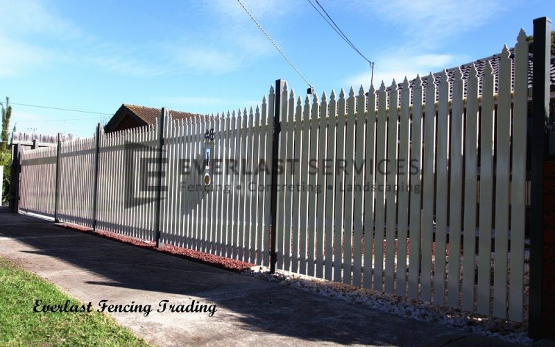 SF124 - Steel Picket Fence