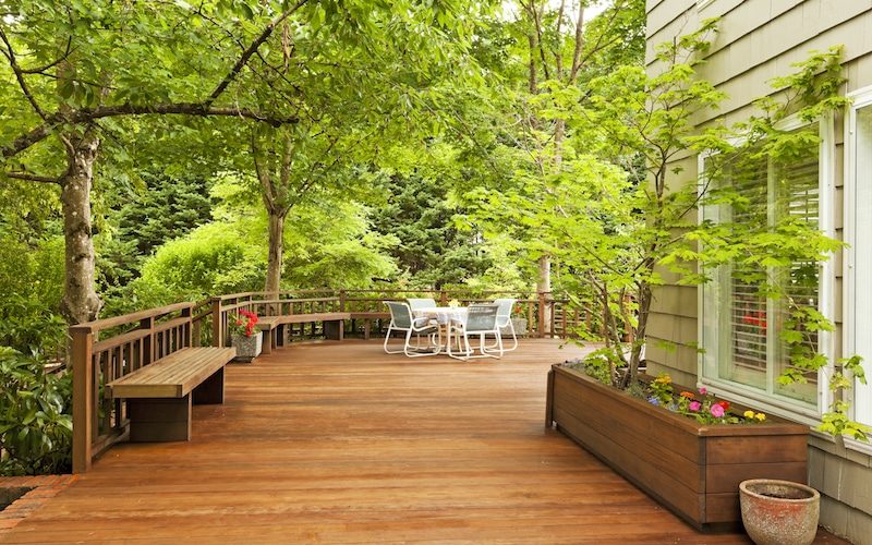 How to Choose the Right Decking Contractor for Your Project